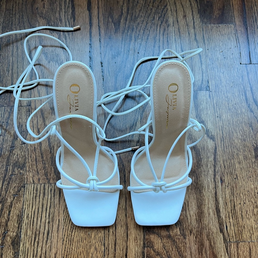 Open toe tie up heeled sandals size 6